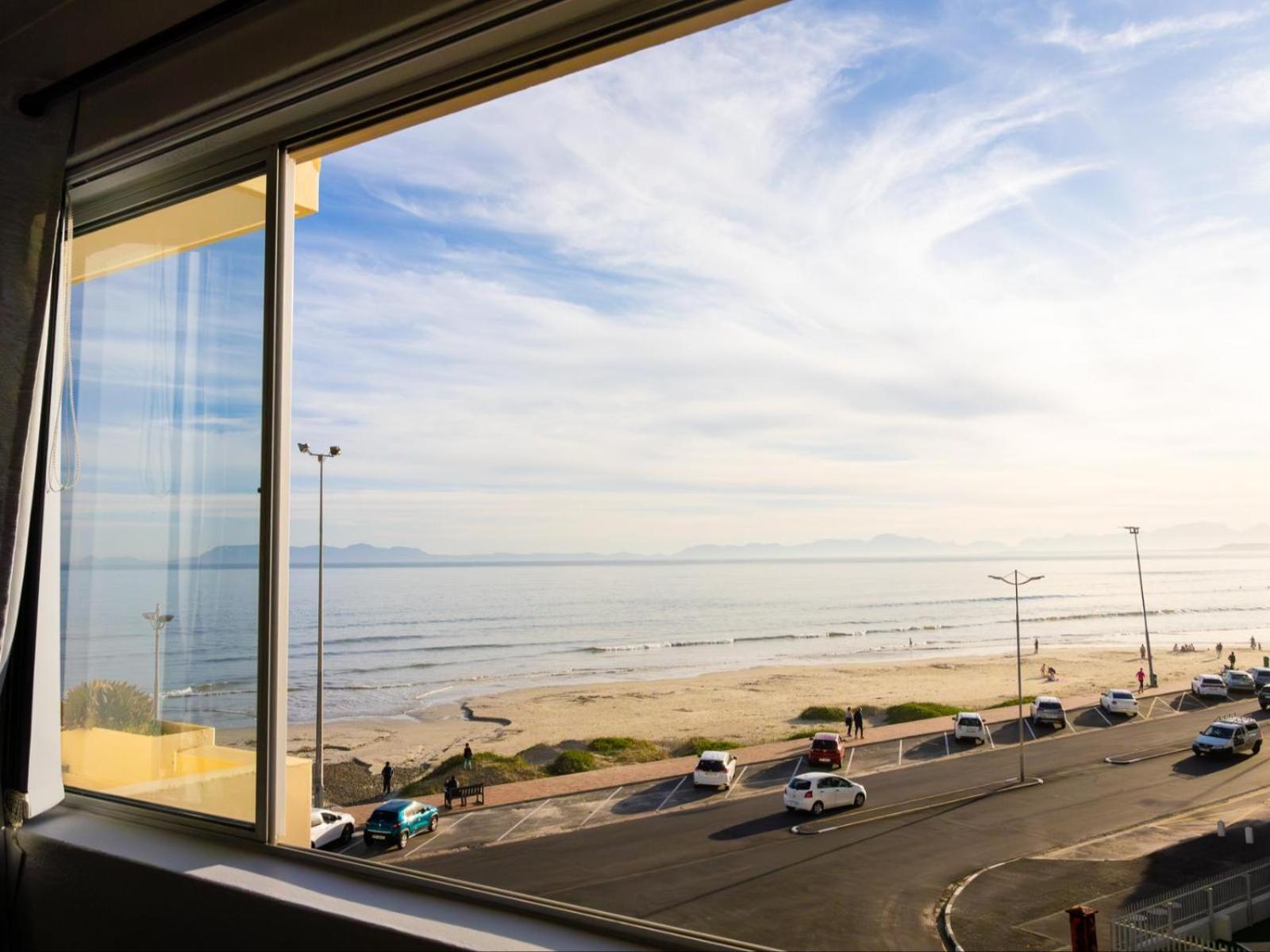 Romilly 32 Beachfront *