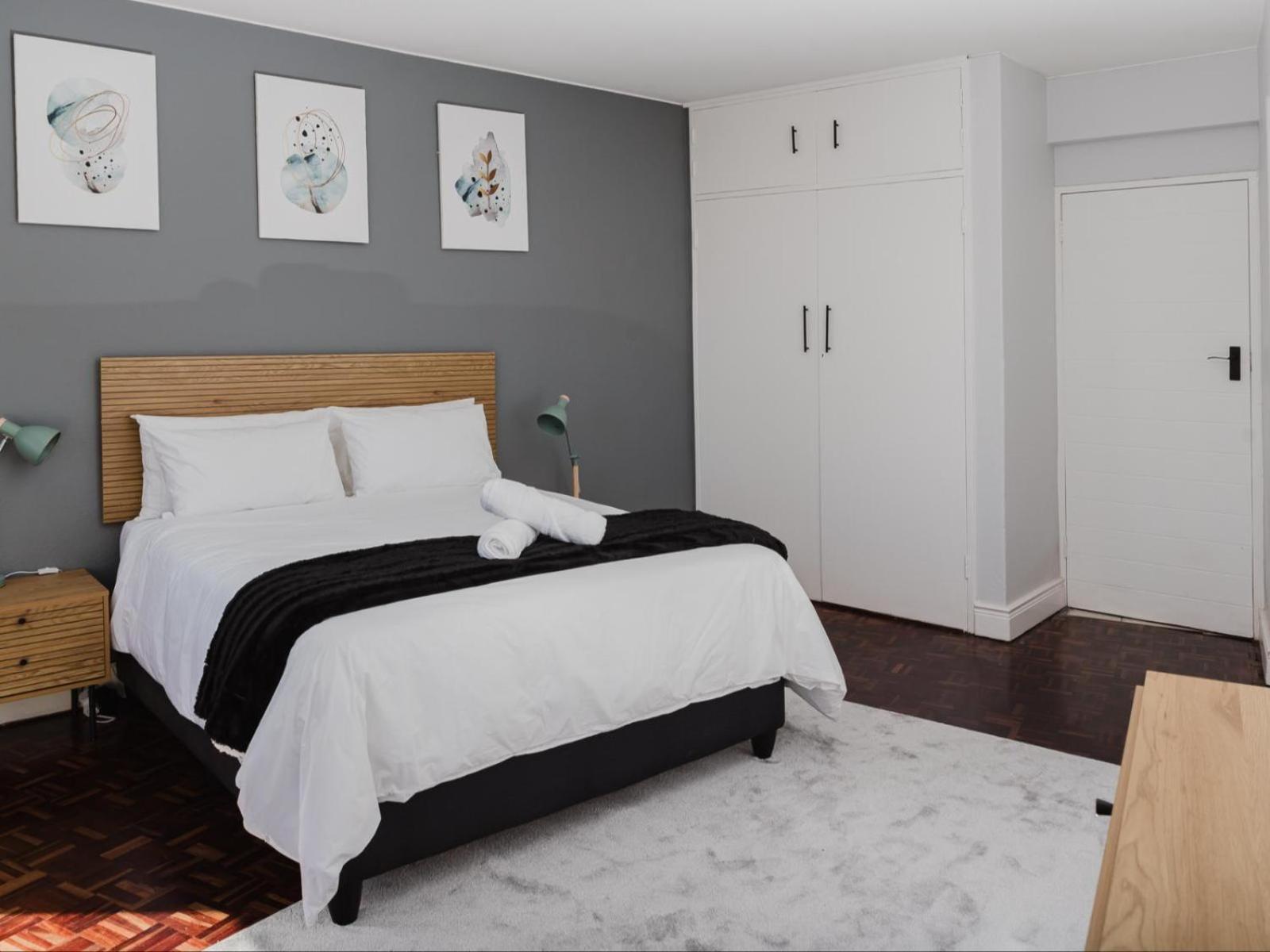 Romilly 32 Beachfront Apartment *