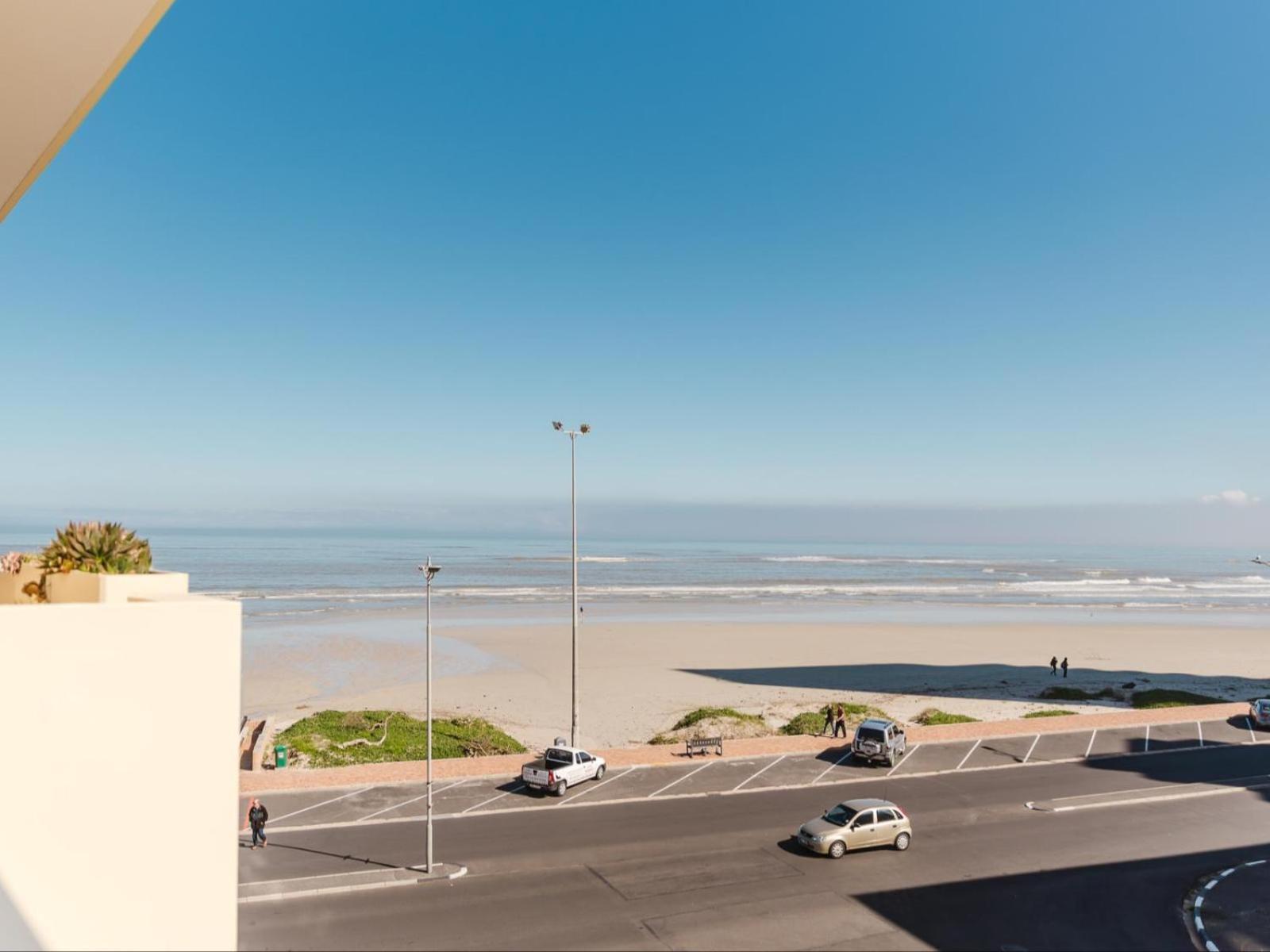 Romilly 32 Beachfront Apartment *